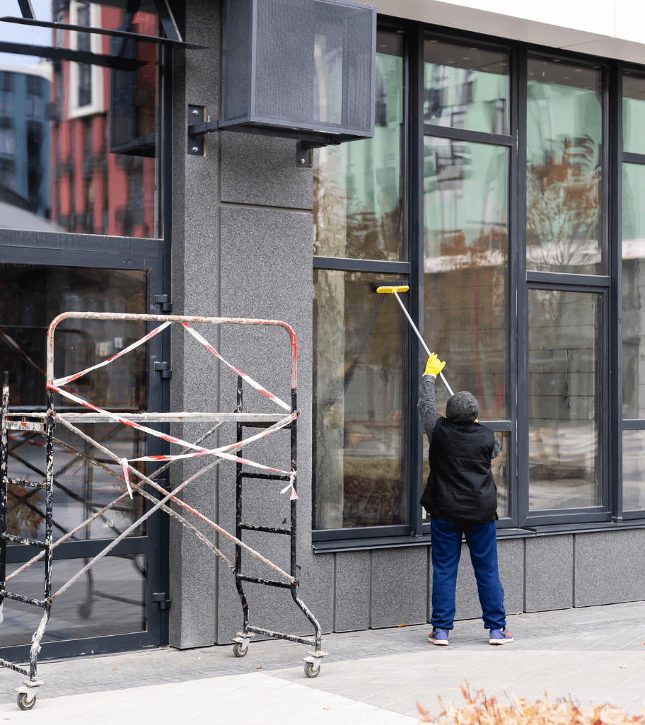 Professionelle Fensterreinigung im Rahmen der Gebäudereinigung in Erfurt durch erfahrene Reinigungsfirma