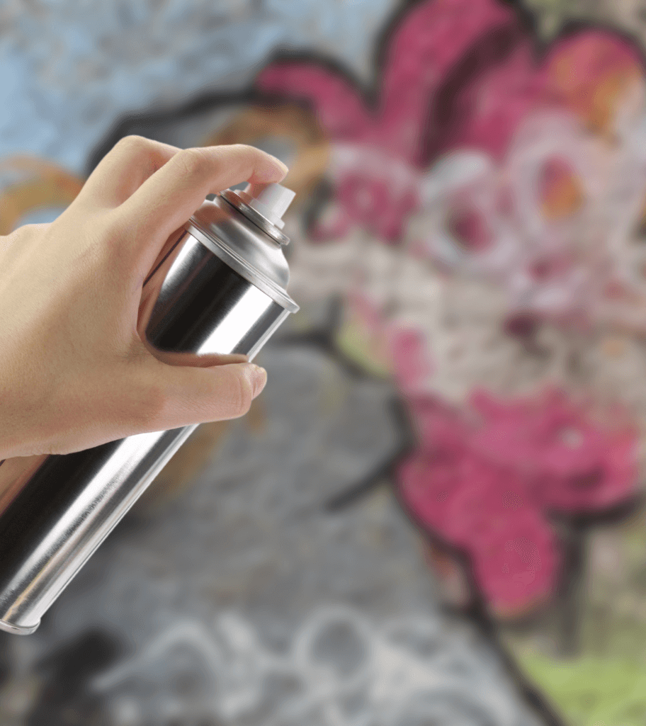 Graffiti an einer Wand als Ausgangssituation vor der professionellen Graffiti-Entfernung in Erfurt